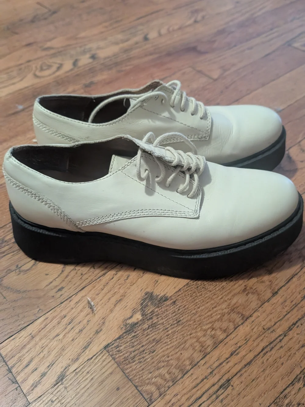 Women's Cream Leather Lace-Up Oxford Shoes